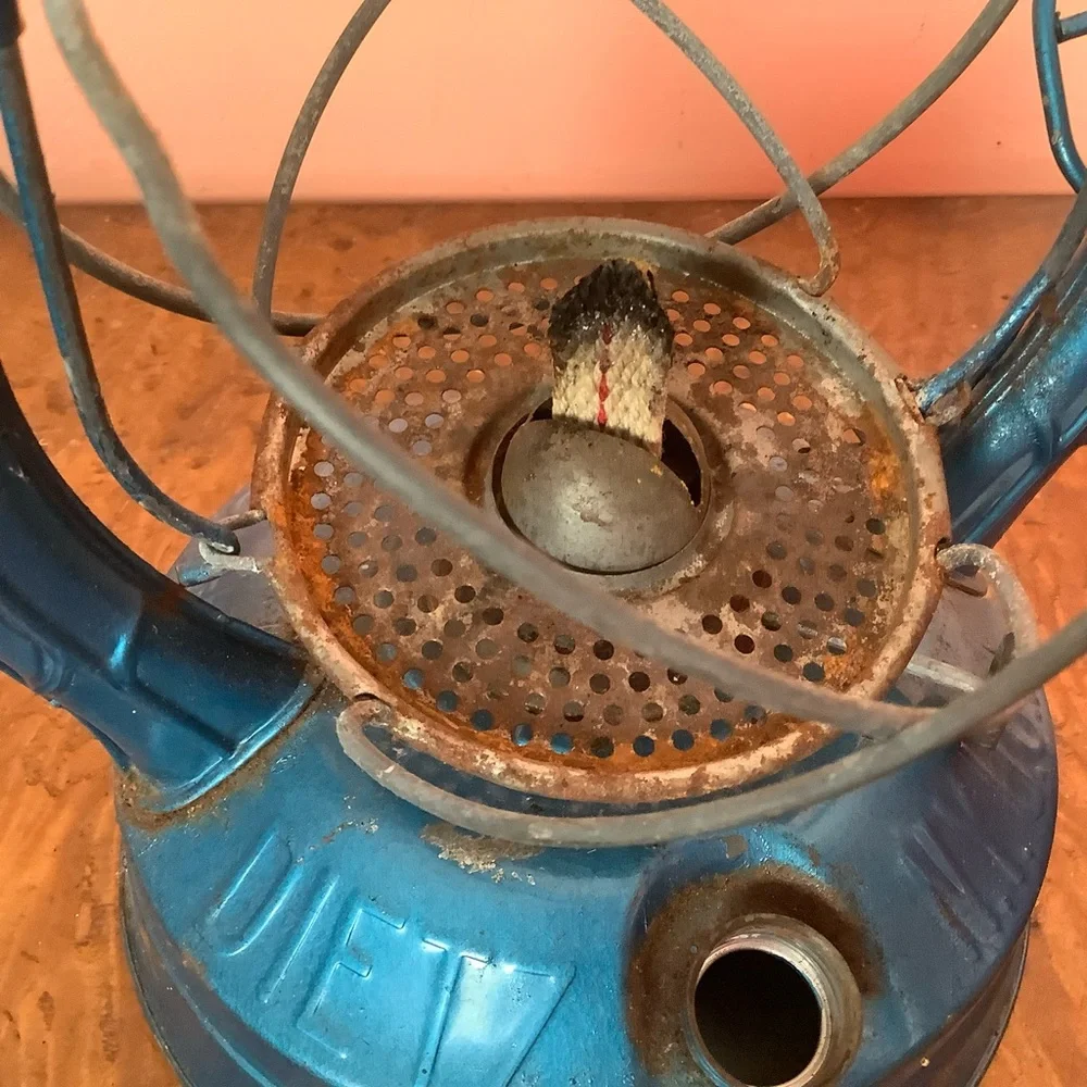 Vintage Dietz Monarch Kerosene Lantern Red Globe Blue Body N.Y. USA